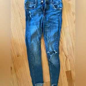 Zara High Waisted Skinny Jeans, adorable rips on knees and fray at bottoms